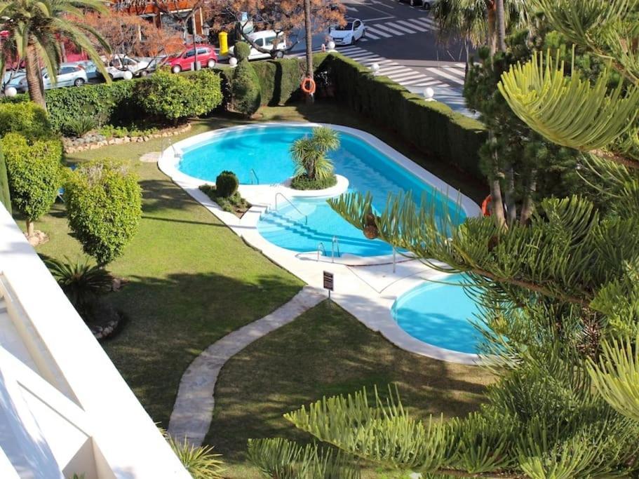 Sea View 2-bedroom With Pool Lägenhet